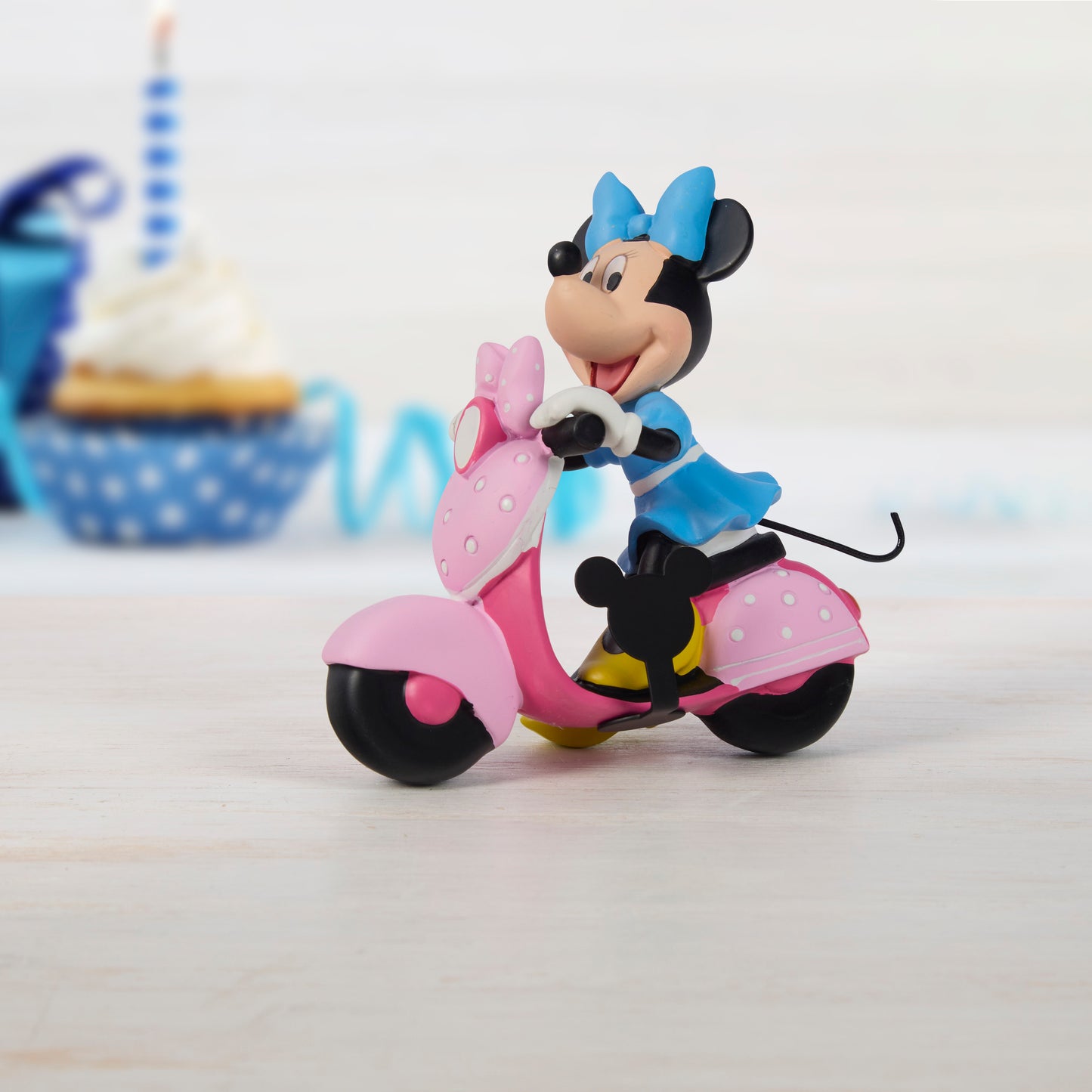 Disney Showcase Disney Collectible Parade Minnie Mouse Figurine